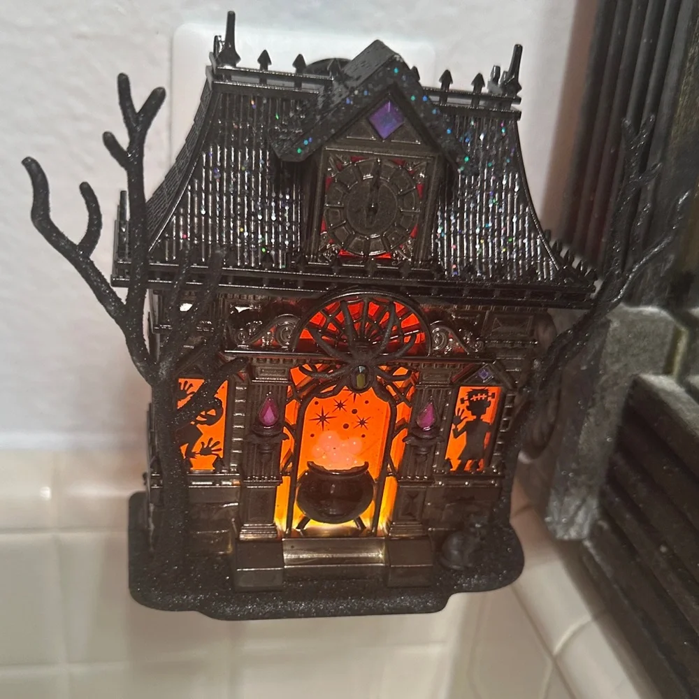 Halloween Haunted House Wallflower plug in - Picture 6 of 9